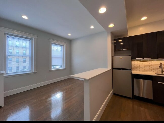 Building Photo - 31 Queensberry St Unit 2 Rental