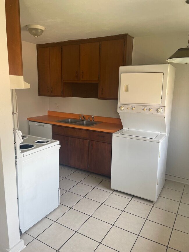 1/1 LOCATED BY FSU STADIUM 850 MONTHLY Condo Unit 8 Condo for Rent