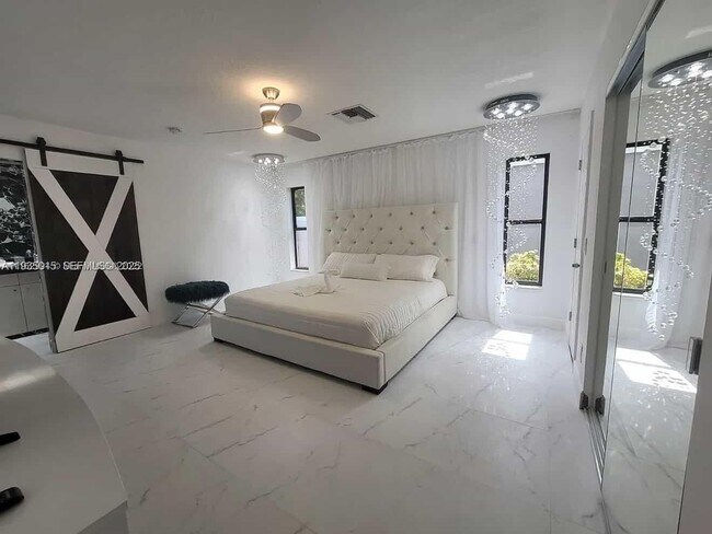 Photo - 270 SE 7th St