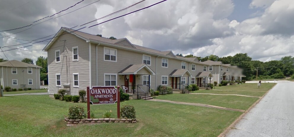 Oakwood Apartments - Oakwood Apartments