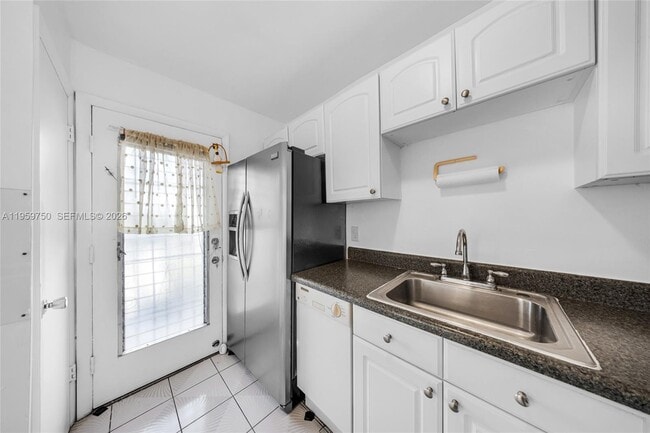 Photo - 1400 SW 27th Ave Unit 403