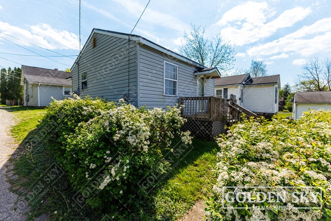 Photo - 119 E 1st St