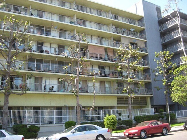 Photo - 2455 S St Andrews Pl Unit #2455