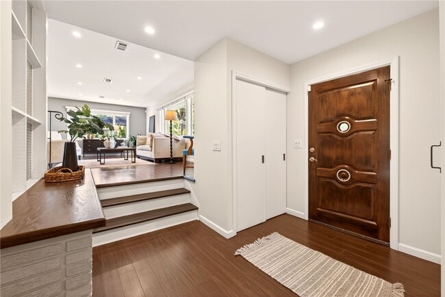 Photo - 330 Kilbourn Rd