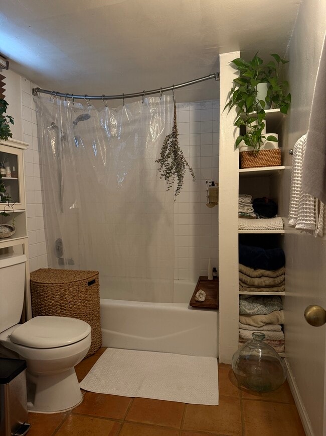 Bathroom - 922 Milwood Ave Unit Back