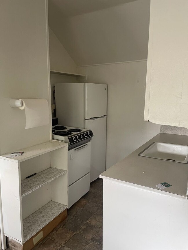 Photo - 635 SE Holbrook St Unidad Upper