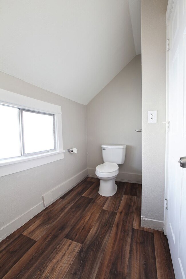 Darling 2 Bedroom Convenient Stanwood Home... Townhome Townhome