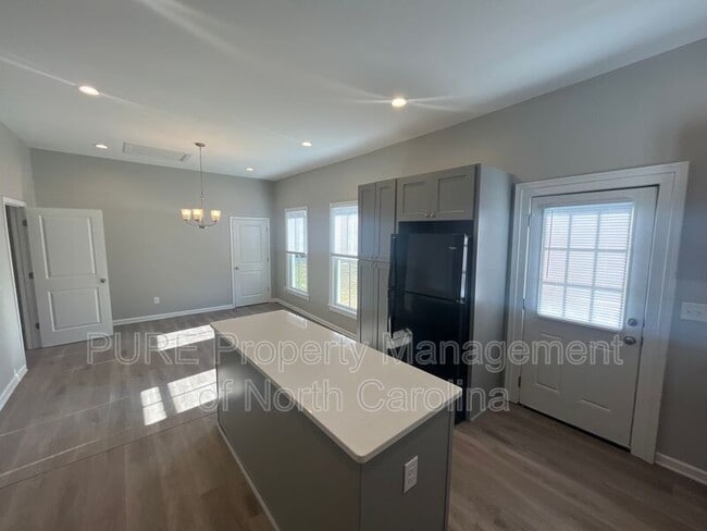 Photo - 608 S Yadkin Ave