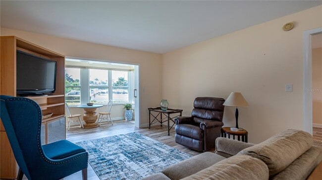 5020 Brittany Dr S Unit 125