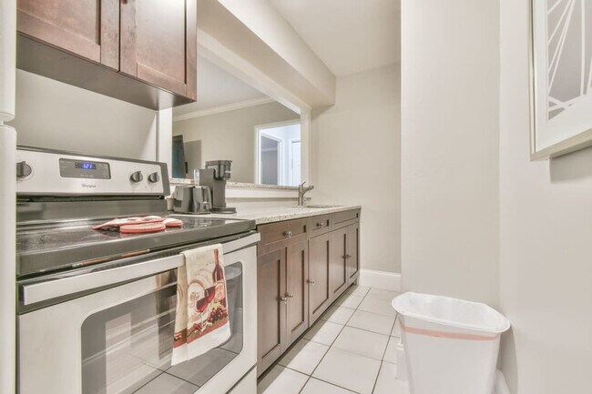 Photo - 300 W Peachtree St NW Unidad ID1299419P