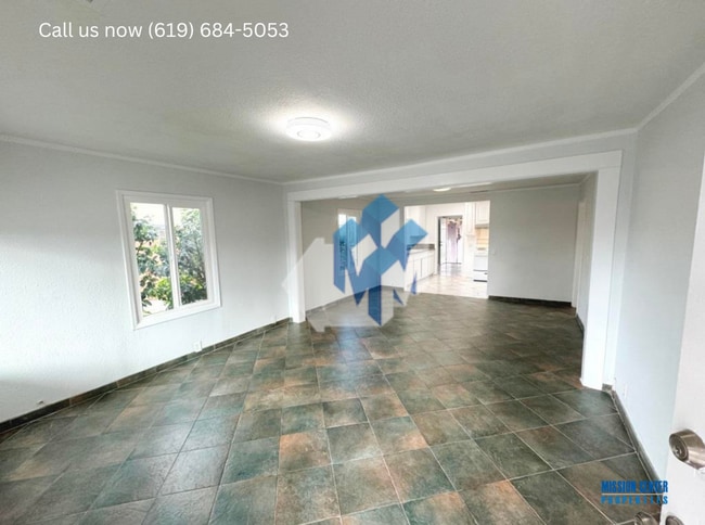 Photo - 5256-5260 Groveland Drive Unidad 5258 - House
