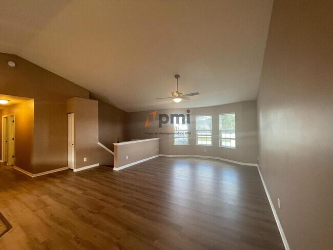 Photo - 10880 Mississippi St