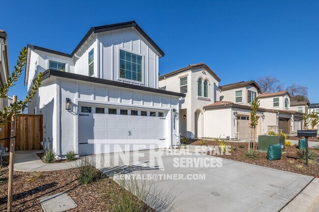 Stunning Farm House Style New 4 Bedroom Home - Stunning Farm House Style New 4 Bedroom Home