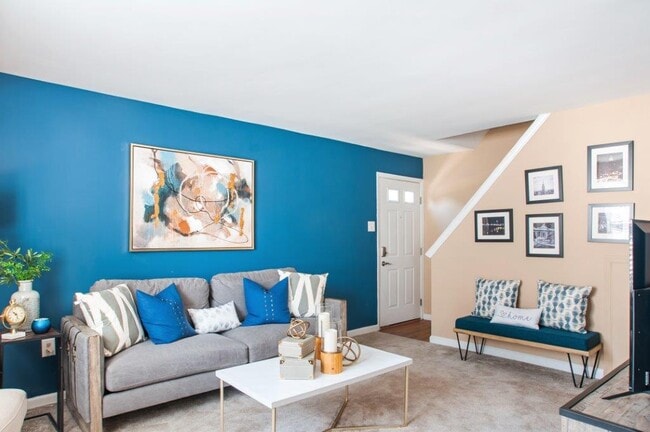 Montgomery Manor Apartments & Townhomes