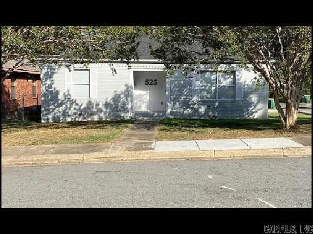 Building Photo - 525 S Oak St Rental