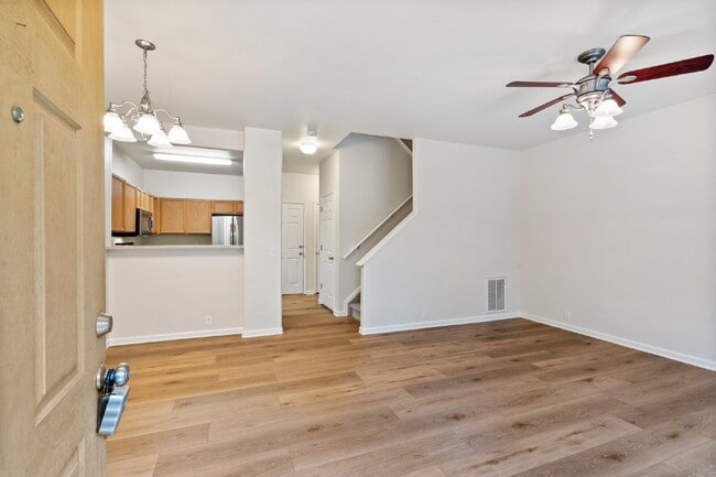 Stylish 3-Bedroom Townhome Just Minutes fr... - Stylish 3-Bedroom Townhome Just Minutes fr...