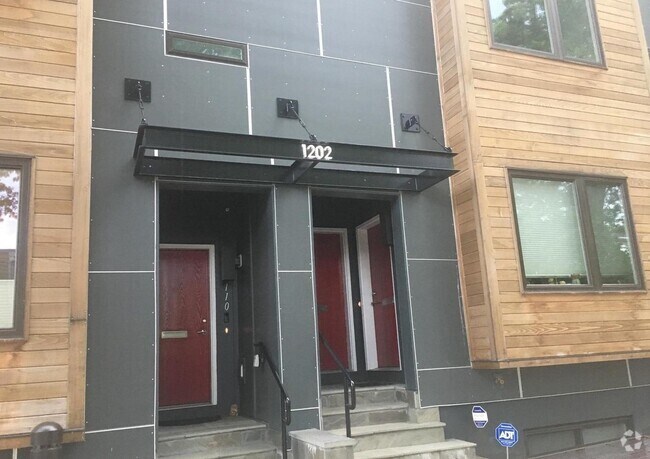 Building Photo - Contemporary Brookland 2 bed/2.5 bath cond... Rental