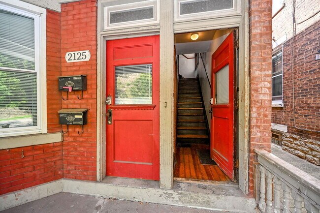 Photo - 2125 W Clifton Ave Unidad B