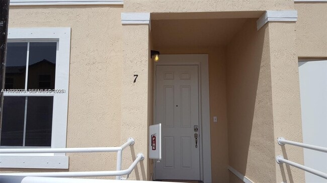 Photo - 142 SE 28th Ter