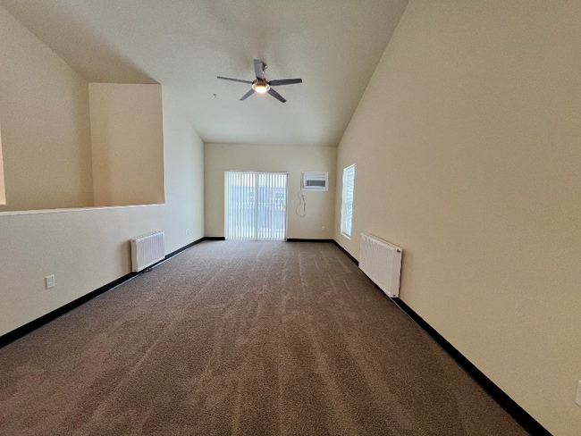 Photo - 735 Meridian Dr Unit 13