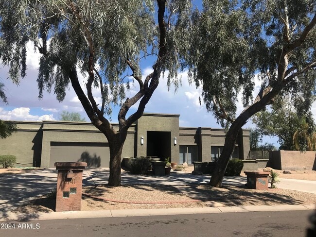 Building Photo - 6141 N 34th Pl