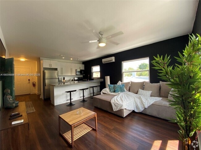 Building Photo - 274 NW 32nd St Unit 4 Rental
