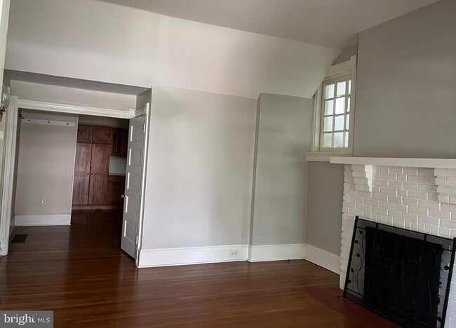Photo - 210 GRAYLING Ave