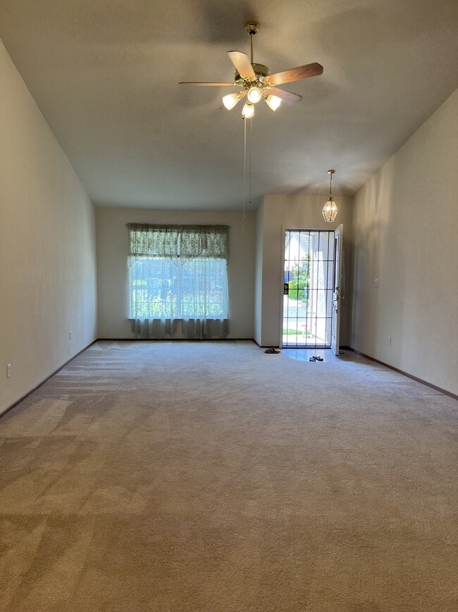 Photo - 1029 Courtyard Dr