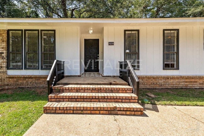 Photo - Beautifully Updated 3-Bedroom Home with Gr...