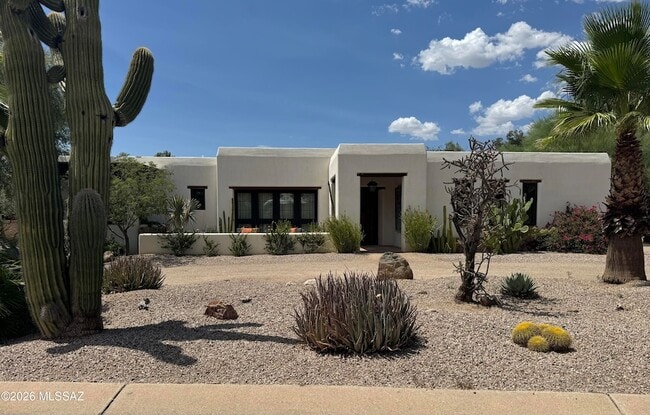 660 W Golf View Dr