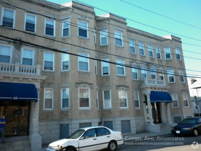 Building Photo - 35 Gardner St Unit A Rental