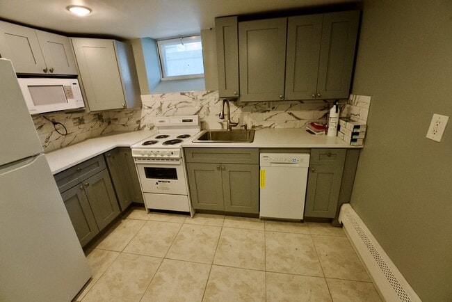 Building Photo - 183 Roberts Ave Unit 3