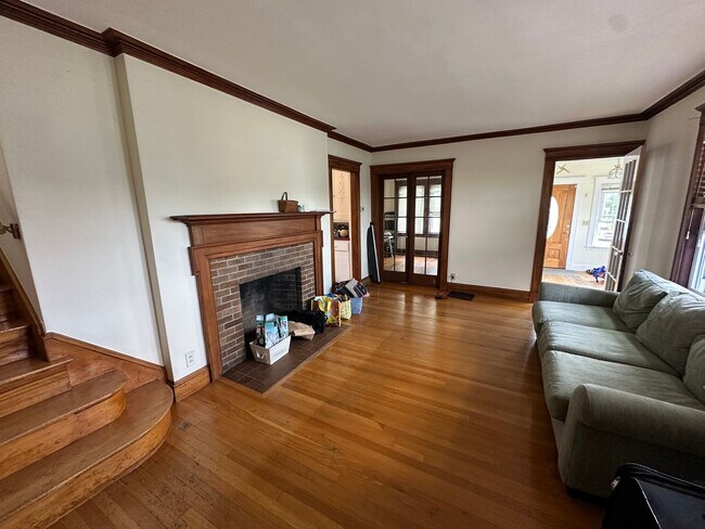 Photo - 3 Bed/1.5 Bath - Backyard - Off-Street Parking - Oak Square