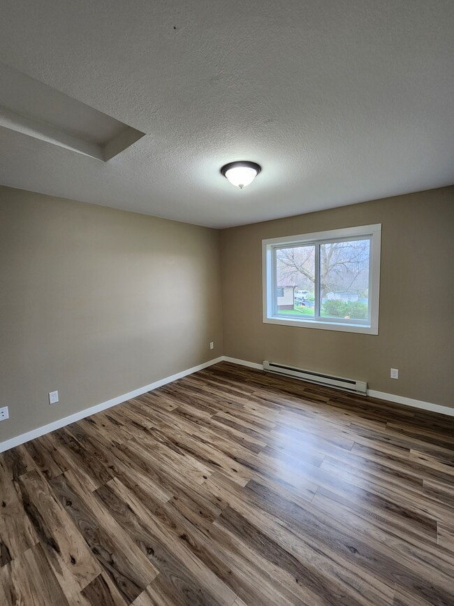 Building Photo - 1250 Norton St Unit 3