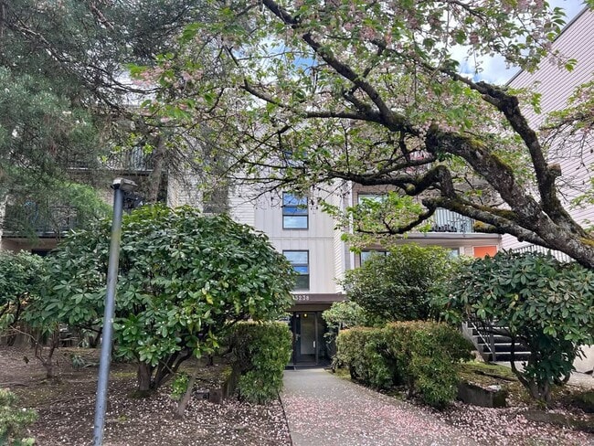 Photo - 15238-15100 100 Ave