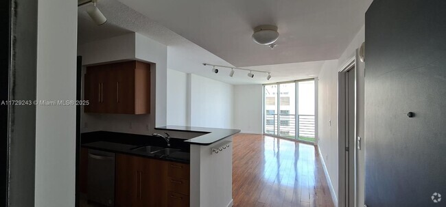 Building Photo - 335 S Biscayne Blvd Unit 3610 Rental