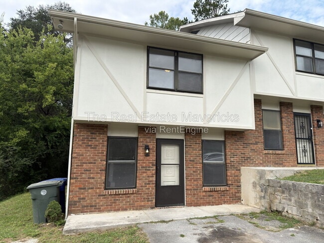 Building Photo - 2318 Green Forest Dr