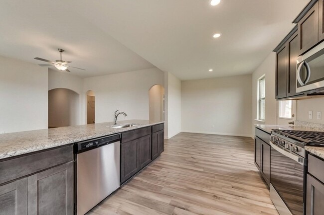 Photo - 833 Serena Dr