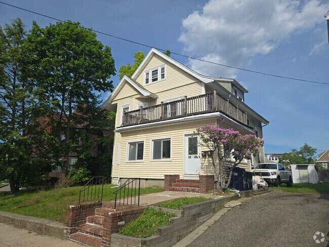 Building Photo - 49 Parsons St Unit 1 Rental
