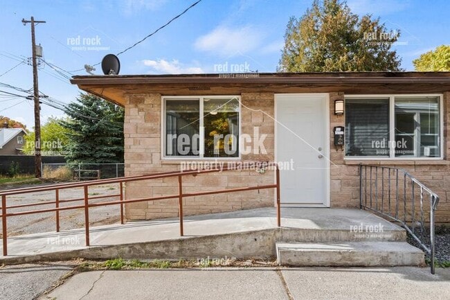 Building Photo - 2424 E Diamond Ave Rental