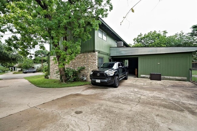 903 Aurora Cir