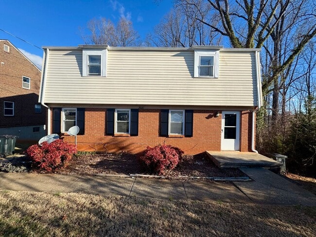 Building Photo - 2600 Anthony Pl Unit Apt. A