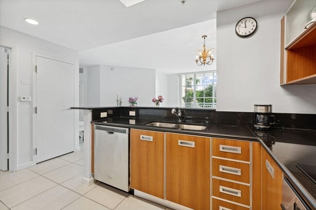 Photo - 410 Evernia St