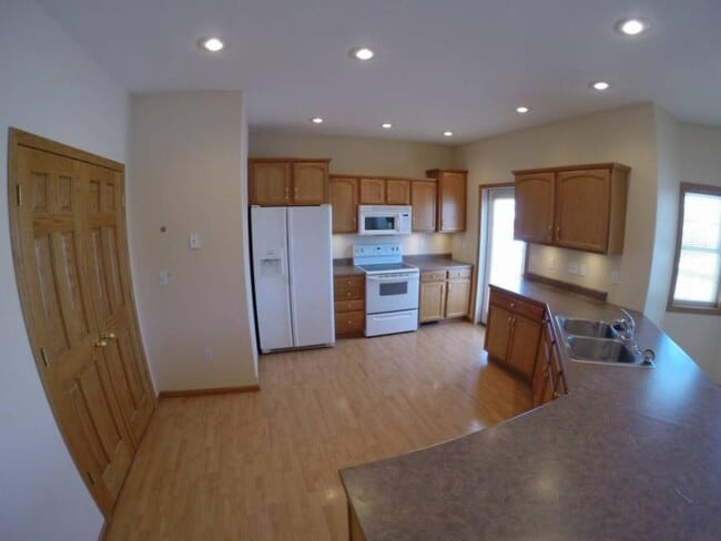 Photo - 808 Medary Ave S