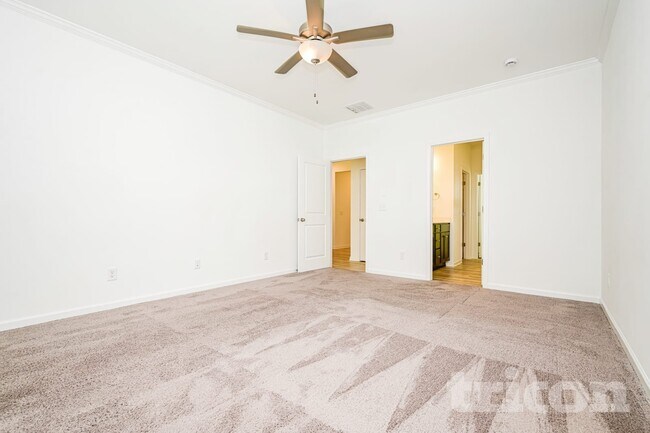 Photo - 424 Freeport Wy