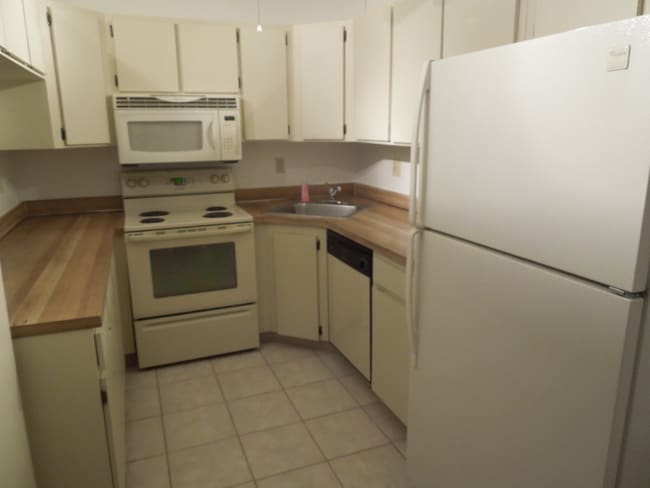 Photo - 2699 Pine Ridge Way E