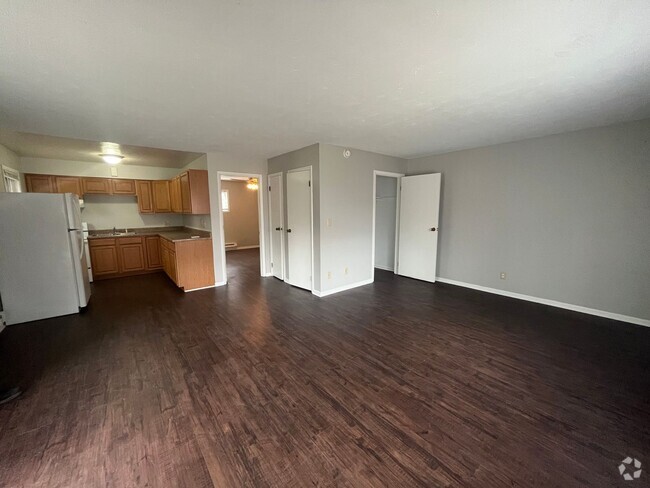 Building Photo - Daniel Realty LLC (4407 N 62nd St) Unit #32 Rental