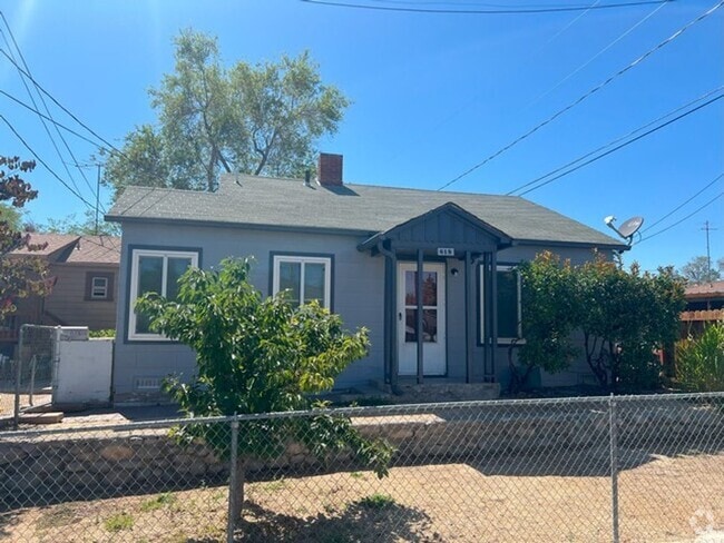 Building Photo - <b>Two Bedroom Conveniently located in Cen... Unit 619 18Th Street Rental