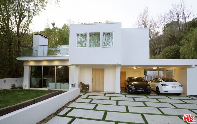 2690 Zorada Dr