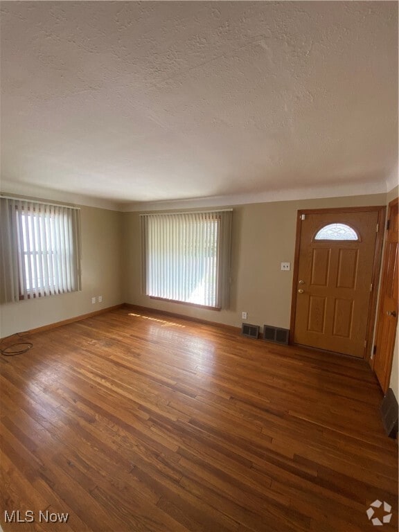 Building Photo - 15405 Corkhill Rd Rental